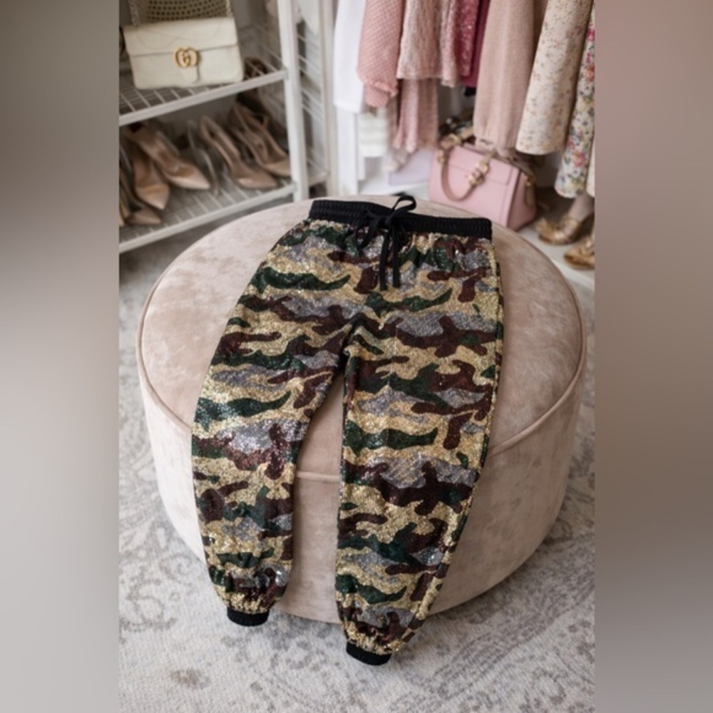 Toyouth camo joggers w/ pockets, black elastic hem, drawstring stretch waist 💚🖤